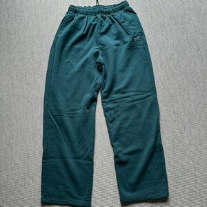 Alo Accolade Straight Leg Sweatpant - midnight Green. Size medium.